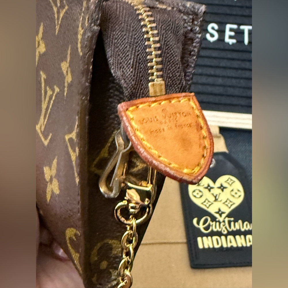 Louis Vuitton Monogram Cosmetic Pouch PM - Picture 9 of 16
